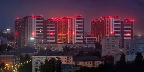 У Києві через нічну атаку РФ пошкоджено гімназію та медзаклад: що відомо власникам житла