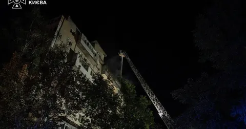 Атака на Київ: у Святошинському районі пошкоджено будинки, сталася пожежа