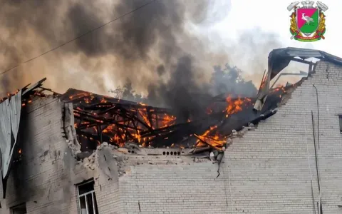 Удар по бізнес-центру в Лозовій: 10 постраждалих, повторна атака