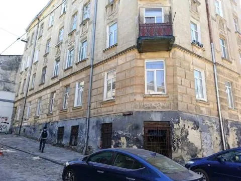 У центрі Львова здають в оренду підвал за 18,6 тис. грн на місяць