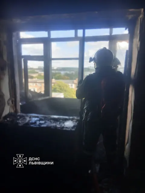 Пожежа у Шептицькому: двоє мешканців постраждали