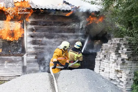 Пожежа в Гаразджі: будинок згорів ущент, господар не постраждав