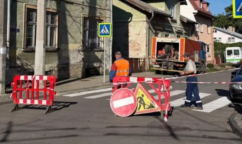 У центрі Чернівців перекрили рух: де саме триває ремонт