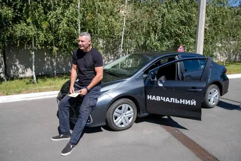 У Києві відкрили першу в Україні комунальну автошколу для ветеранів з інвалідністю
