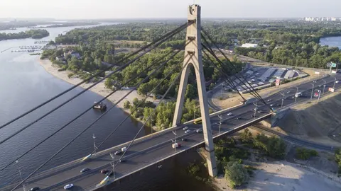 Північний міст у Києві: два тижні ремонту перил і обмежень для пішоходів