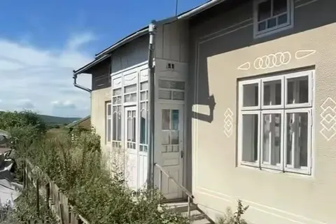 Цегляний будинок на Івано-Франківщині продають за $11,5 тисячі
