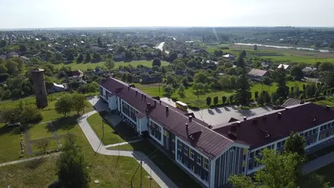 Школу в Заборолі не добудують цього року: гроші пішли на армію та тепло
