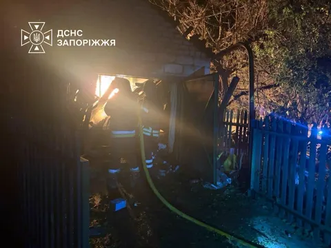 Атака на Запоріжжя: 31 пожежа, загиблий та пошкоджені будинки