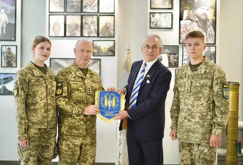 Ліцей імені Героїв Крут на Львівщині прийняв делегацію з Норфолка