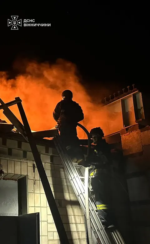 Удари по залізниці на Вінниччині, рятувальниках у Запоріжжі та пожежі у Краматор