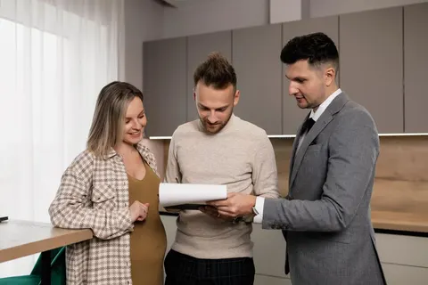 Зміна прізвища: чи потрібно переоформлювати документи на нерухомість