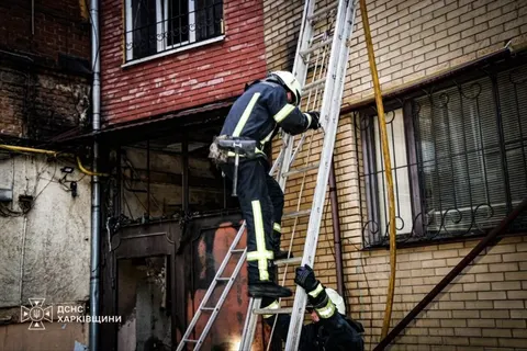 Дрон влучив у балкон багатоповерхівки в Харкові: що відомо власникам житла