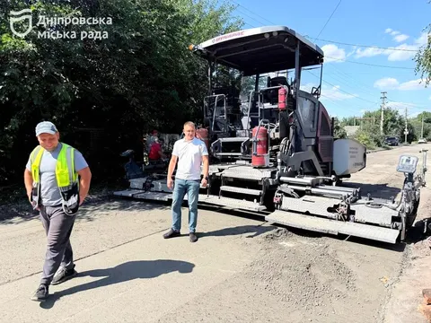 У Дніпрі на Самарівці завершують асфальтування вулиці Бутової