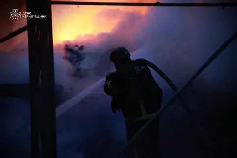 Удари по Чернігівщині: 38 постраждалих, пошкоджені будинки й автівки