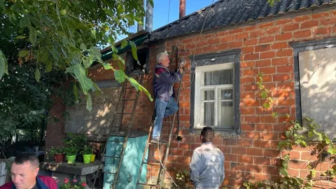 Охтирка після дронової атаки: як мешканці ремонтують пошкоджене житло
