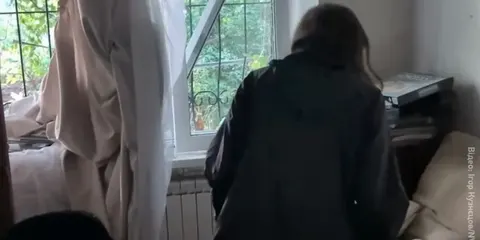 «Вилетіло вікно на очах»: мешканці пошкодженої багатоповерхівки в Солом’янському районі — про поряту