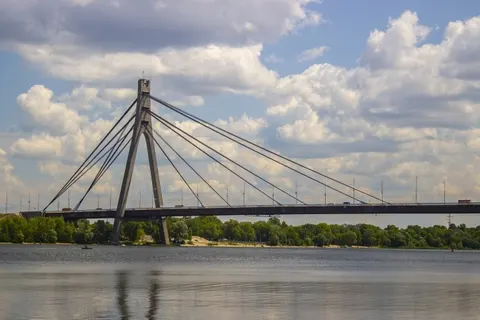 Північний міст у Києві: до 7 жовтня частково обмежать рух пішоходів