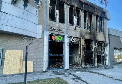 У Дніпрі прибрали 15 тонн уламків біля зруйнованого ТЦ на Перемозі