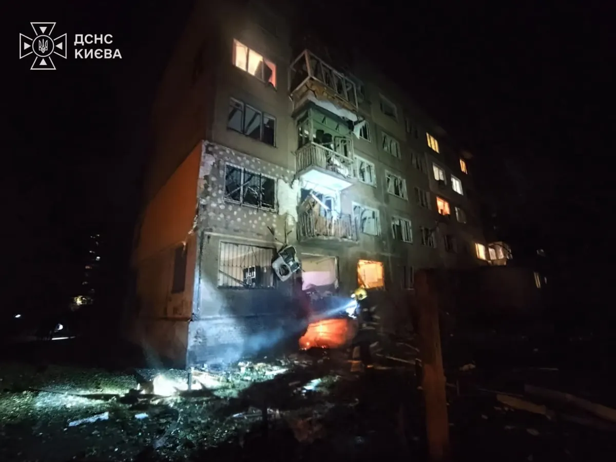 Нічна атака дронів на Київ: п'ятеро поранених, пошкоджено житло в Дніпровському районі