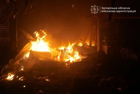 Атака на Запоріжжя: пошкоджено ТРЦ та десятки будинків