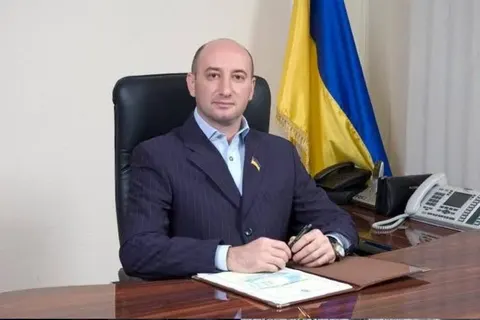 Ексдепутата Дніпровської міськради оголосили в розшук через схему з квартирами