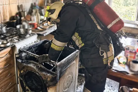 Пожежа у Львові: загинули три коти, власник залишив пральну машину