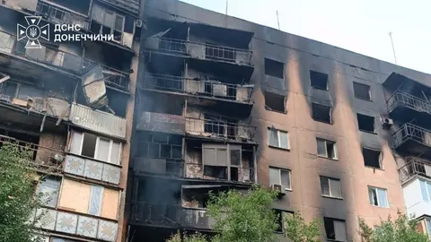Атака FPV-дрона на Краматорськ: у багатоповерхівці згоріли 16 квартир