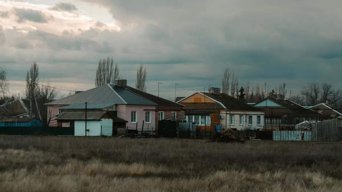 Переселенцям Костянтинівської громади пропонують житло в селі: триває опитування