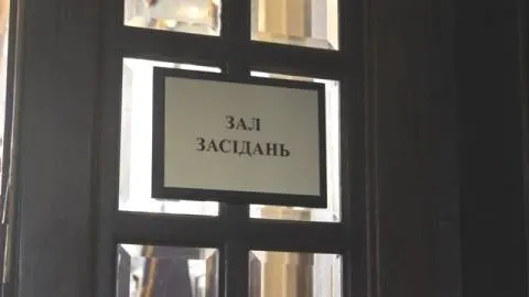 Суд повернув до розгляду справу про купівлю майна Львівської облради