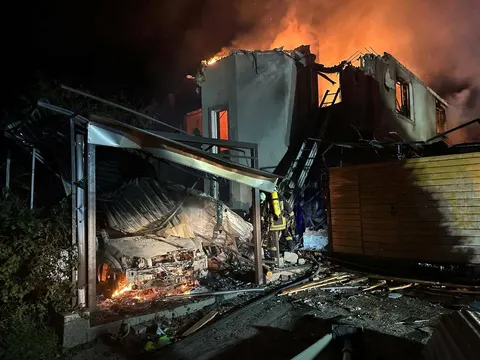 Нічна атака на Одесу: у 19-поверхівці зруйновані квартири на трьох поверхах, пос