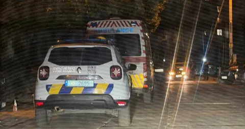 Стрілянина в Одесі: чоловік убив батьків і забарикадувався у квартирі