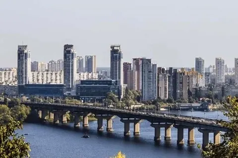 Міст Патона частково перекриють: що це означає для київських водіїв